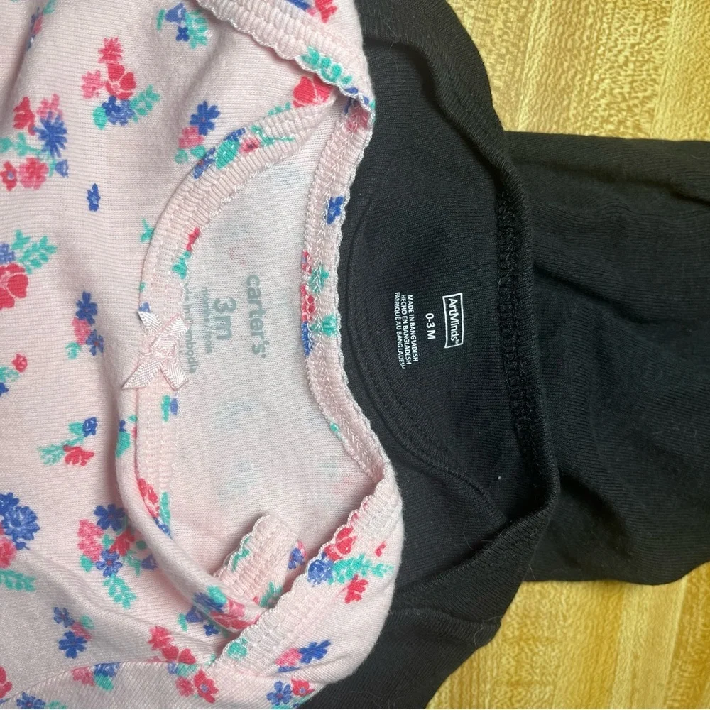 Assorted baby girls Pajamas/onesies Bundle - Picture 4 of 16